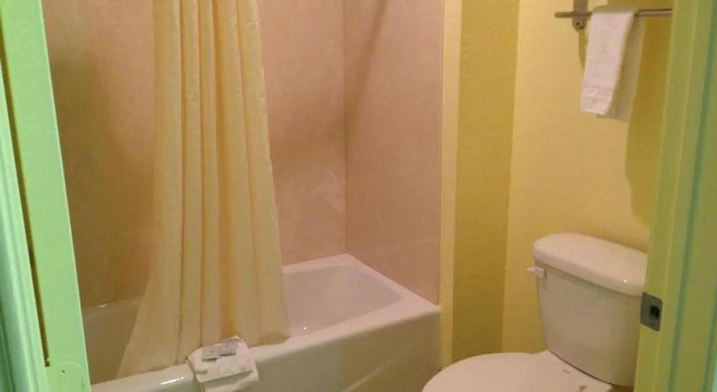 Scottish Inns Fort Worth Badezimmer