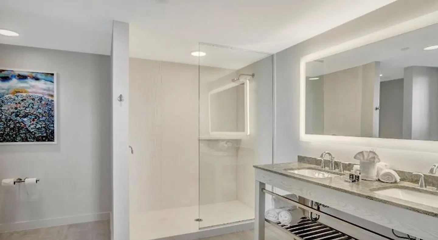 Daytona Grande Oceanfront Resort Badezimmer