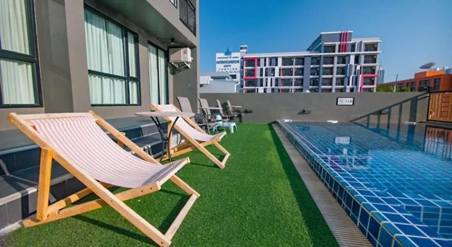 See also Jomtien EXTERIOR