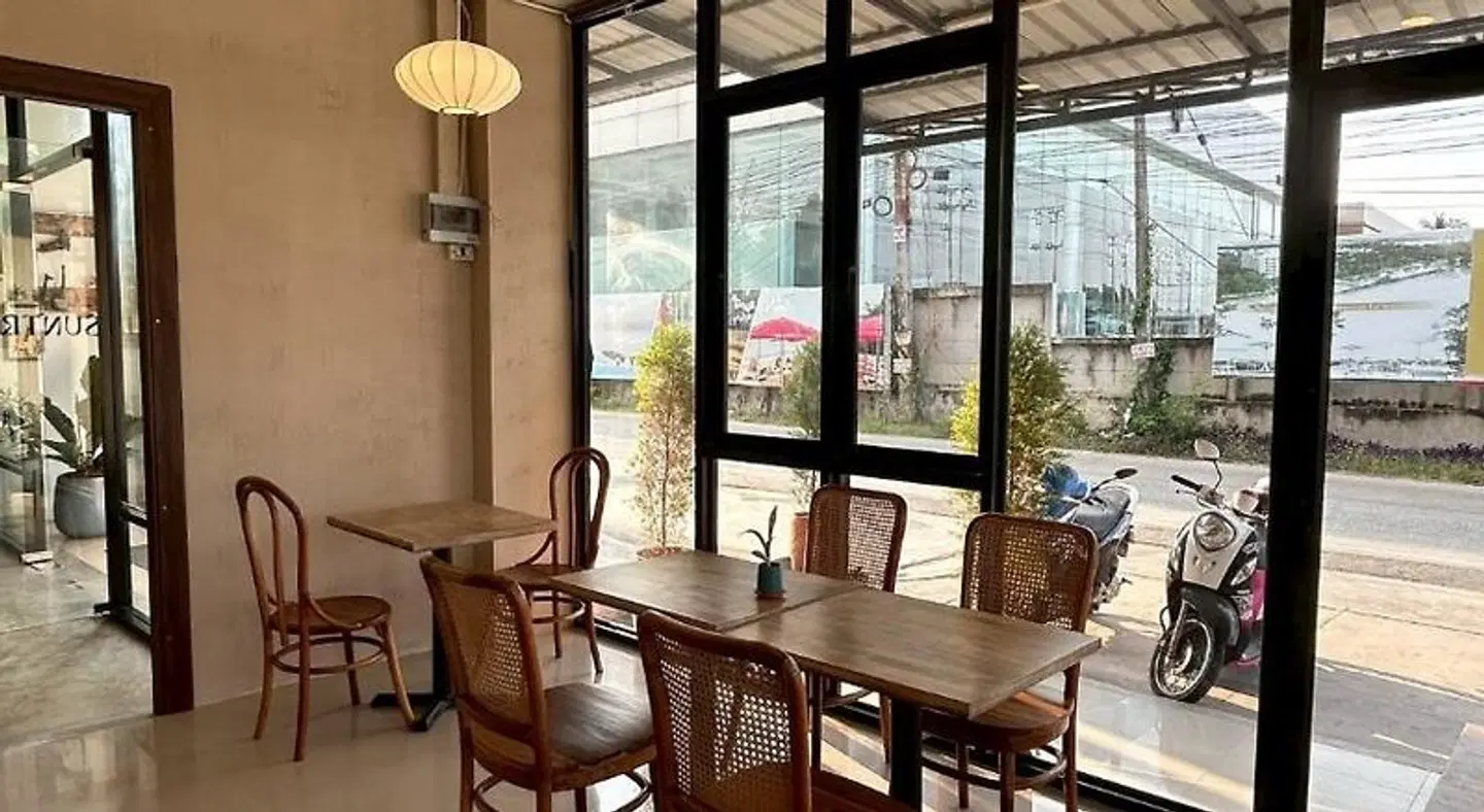 See also Jomtien Restaurant