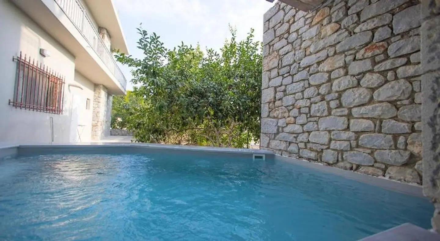 Kastro Maini OUTDOOR_POOL