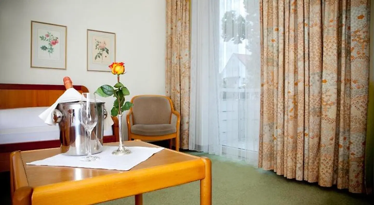 Roswitha ROOM_EXAMPLE