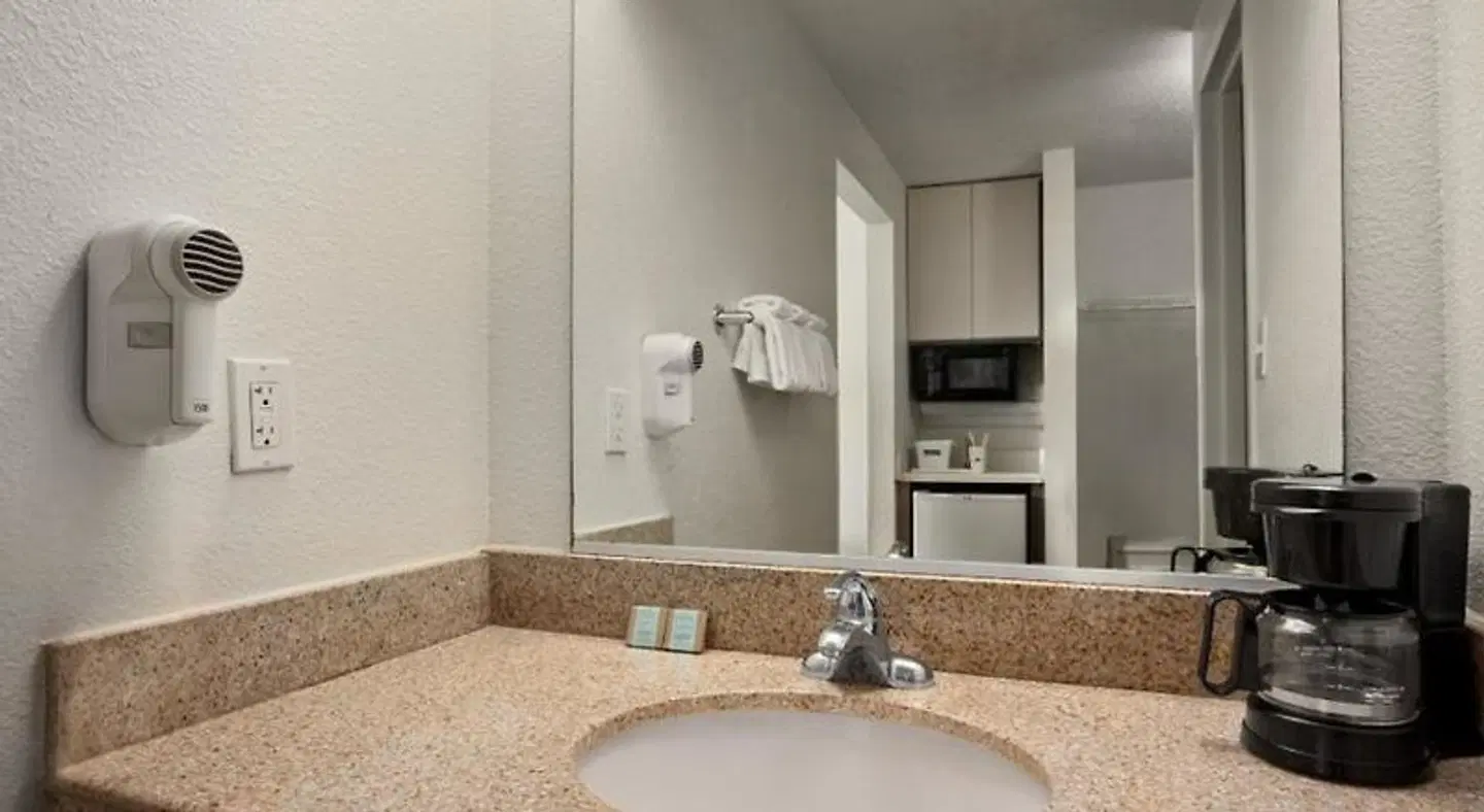 Travelodge by Wyndham Outer Banks/Kill Devil Hills Badezimmer