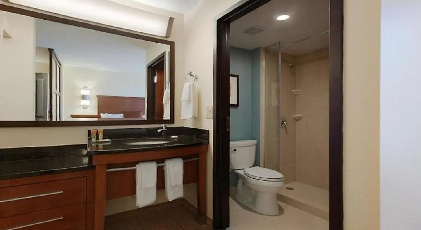 Hyatt Place Raleigh West Badezimmer