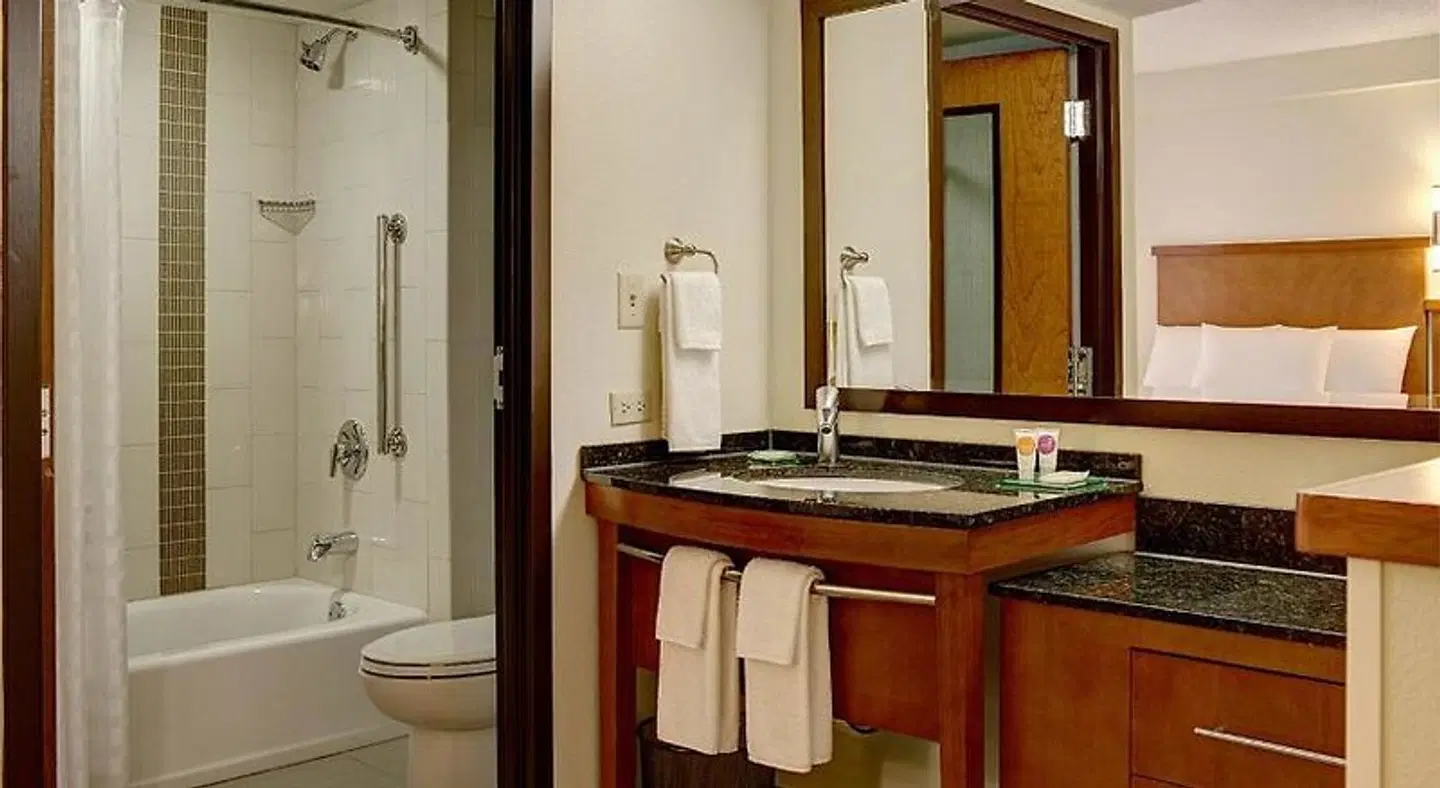 Hyatt Place Raleigh West Badezimmer