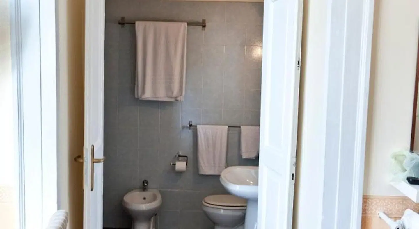 B&B MediNaples Badezimmer