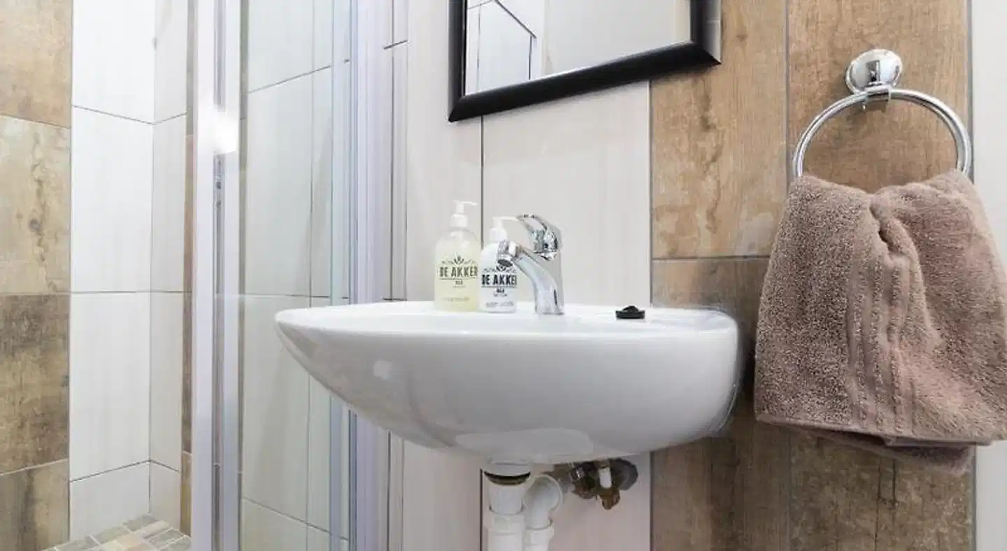 De Akker Guest House Badezimmer