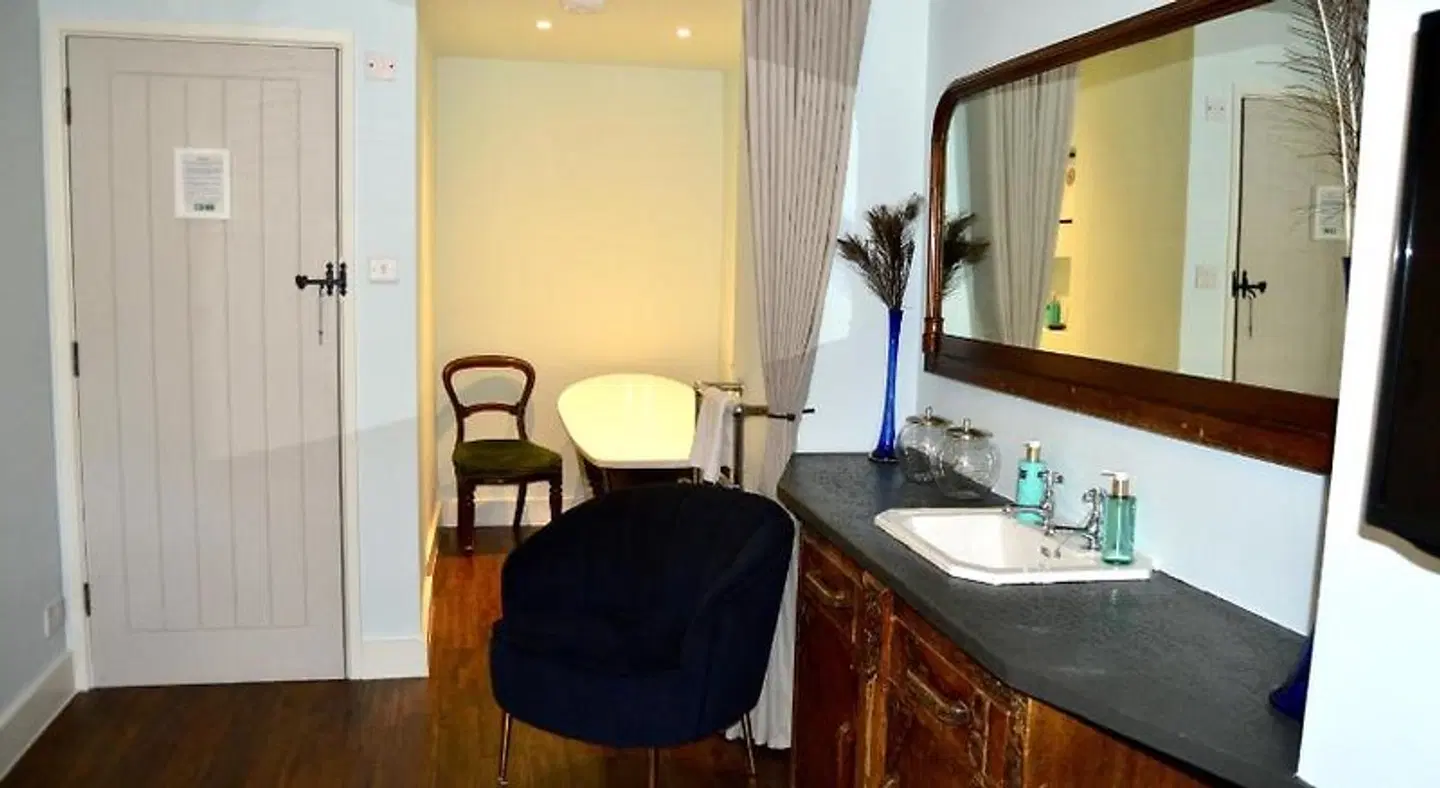 The Nest Hotel & Restaurant ROOM_EXAMPLE