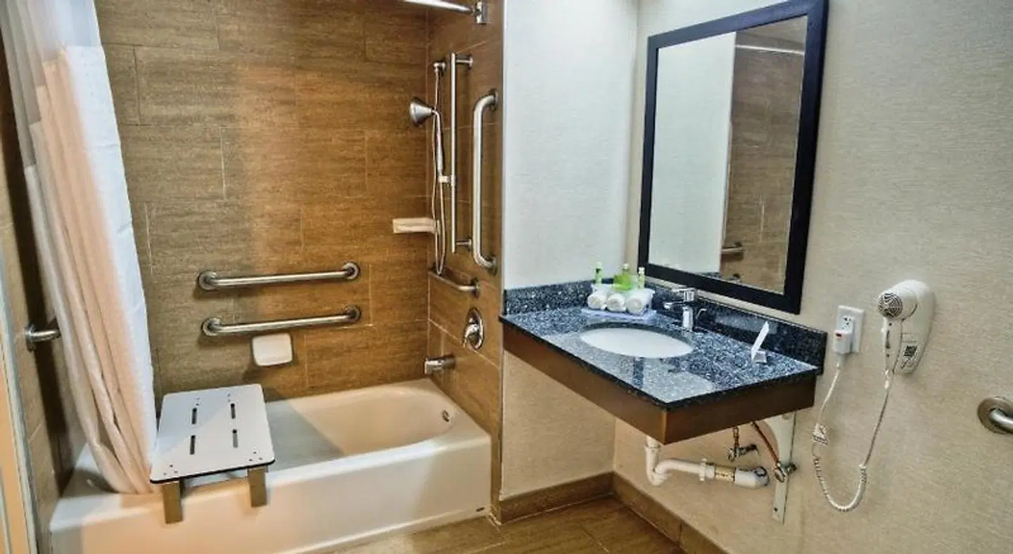 Holiday Inn Express & Suites Phoenix North - Scottsdale Badezimmer