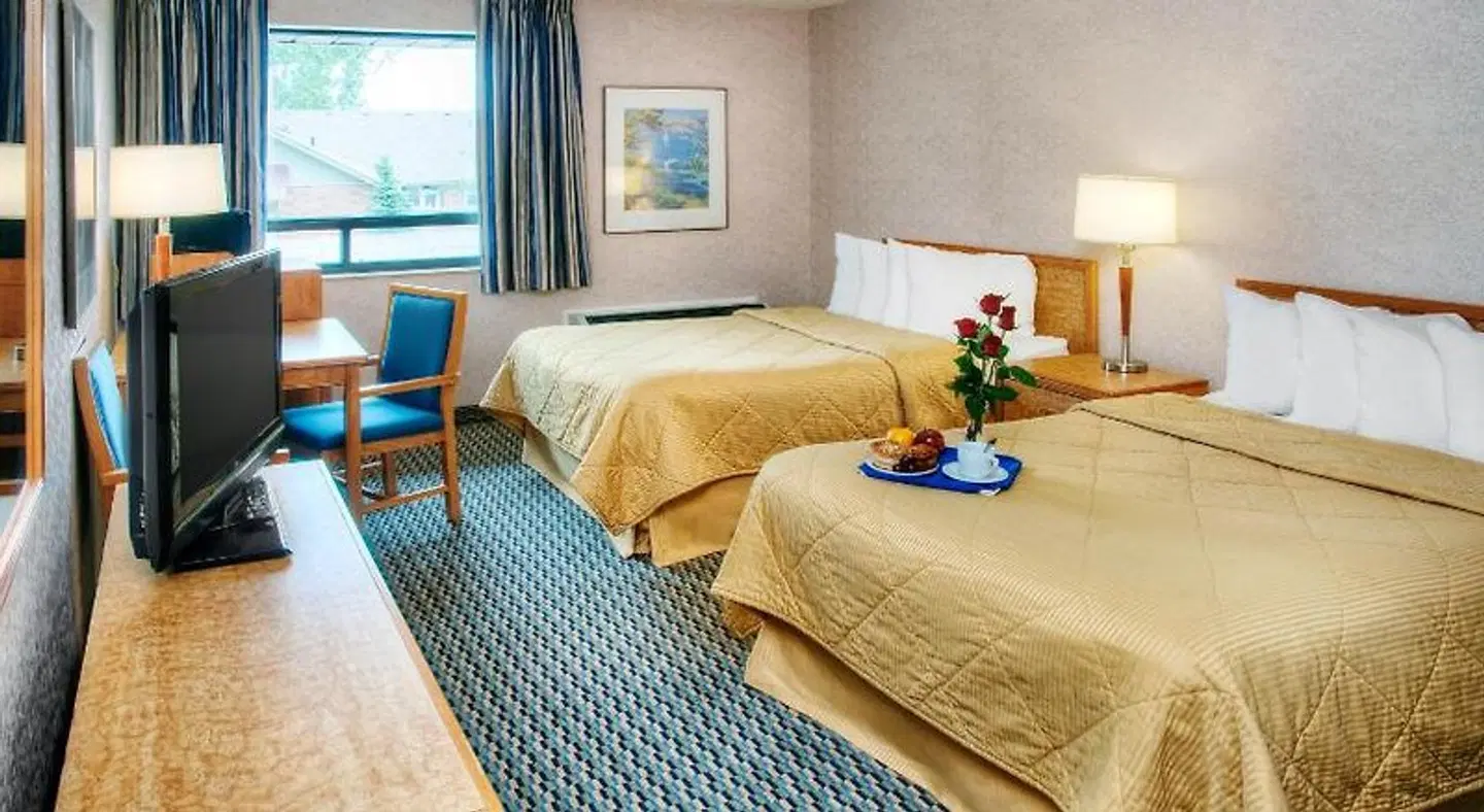 Comfort Inn Airport ROOM_EXAMPLE