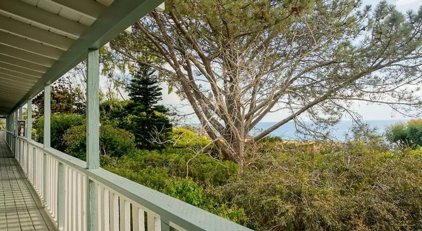 Crescent Bay Inn LANDSCAPE