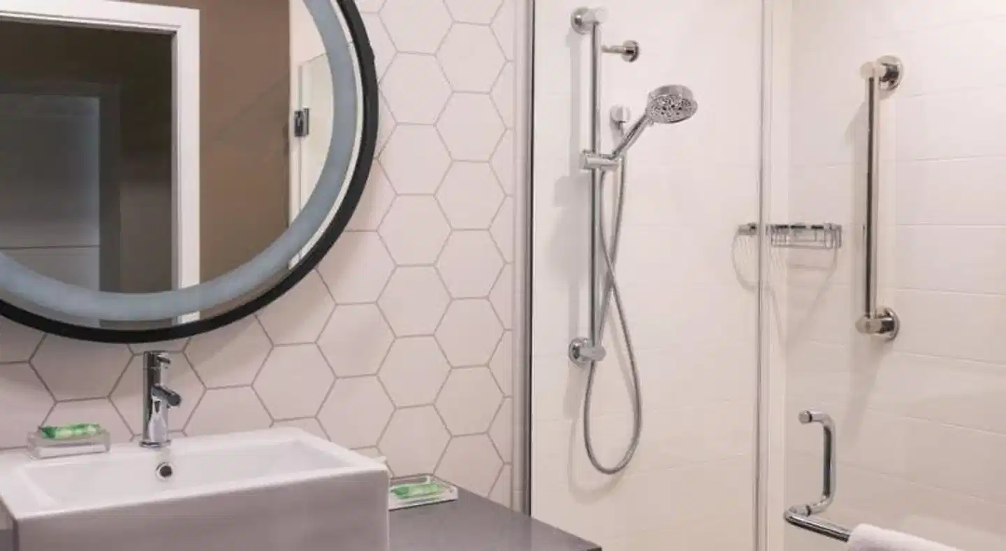 Holiday Inn & Suites Nashville Dtwn - Conv Ctr Badezimmer