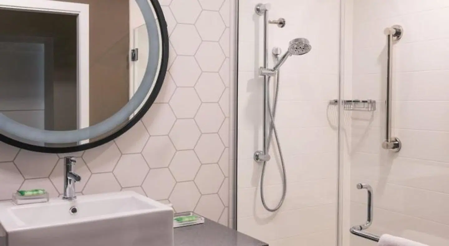 Holiday Inn & Suites Nashville Dtwn - Conv Ctr Badezimmer