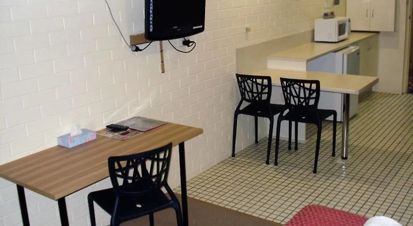 Raceview Motor Inn ROOM_EXAMPLE
