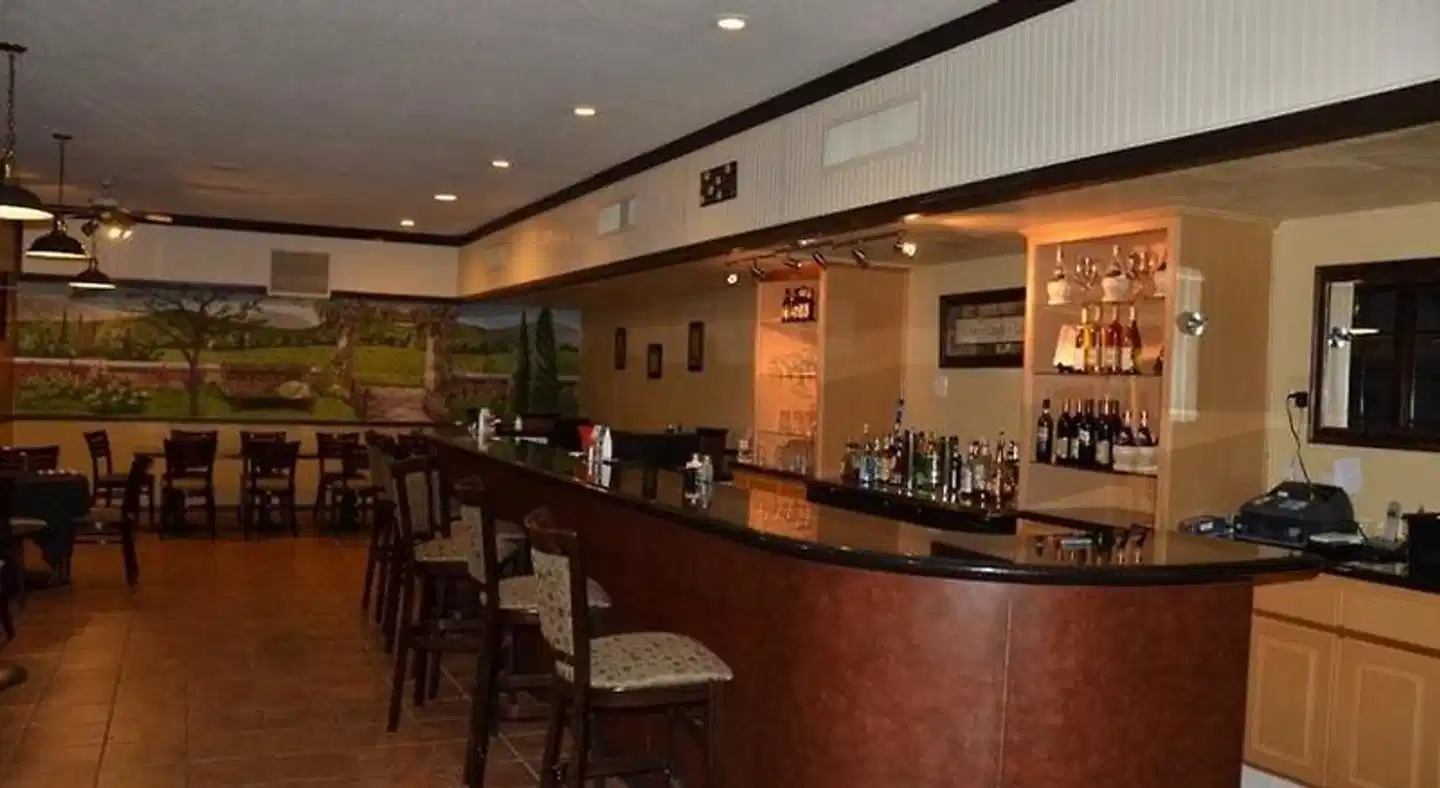 Best Western Plus Hill House Bar