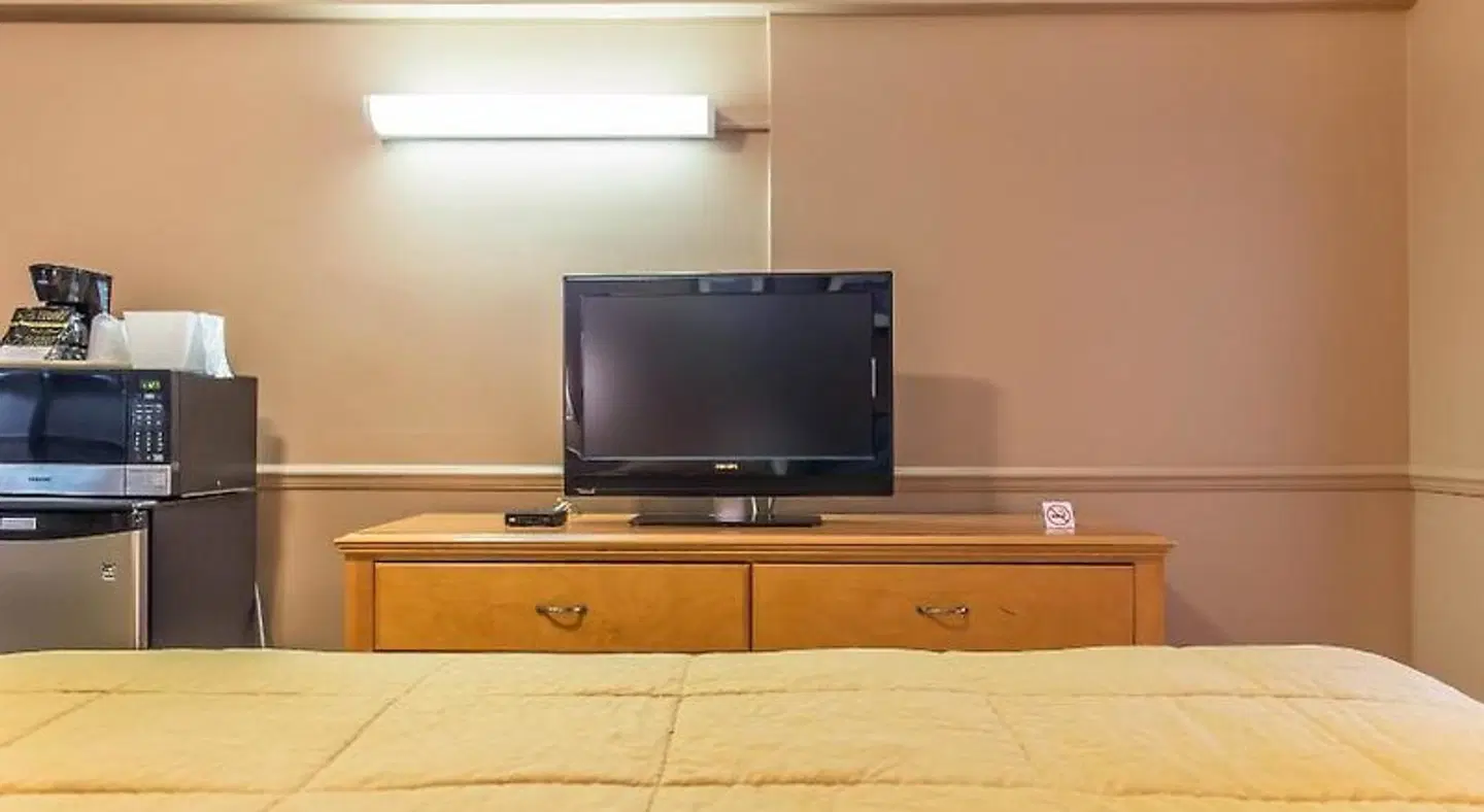 Econo Lodge Downtown ROOM_EXAMPLE