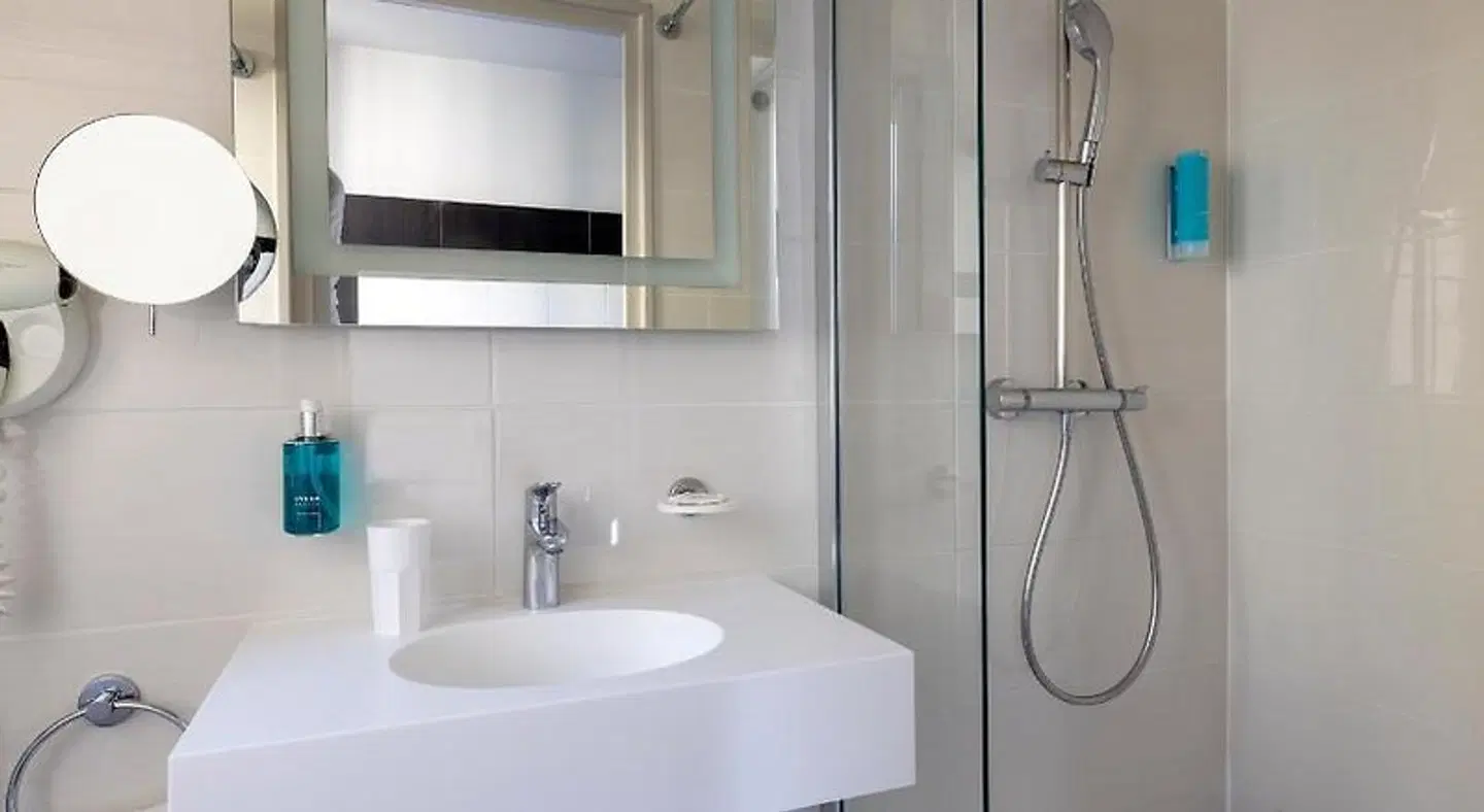 Hotel 64 Nice Badezimmer