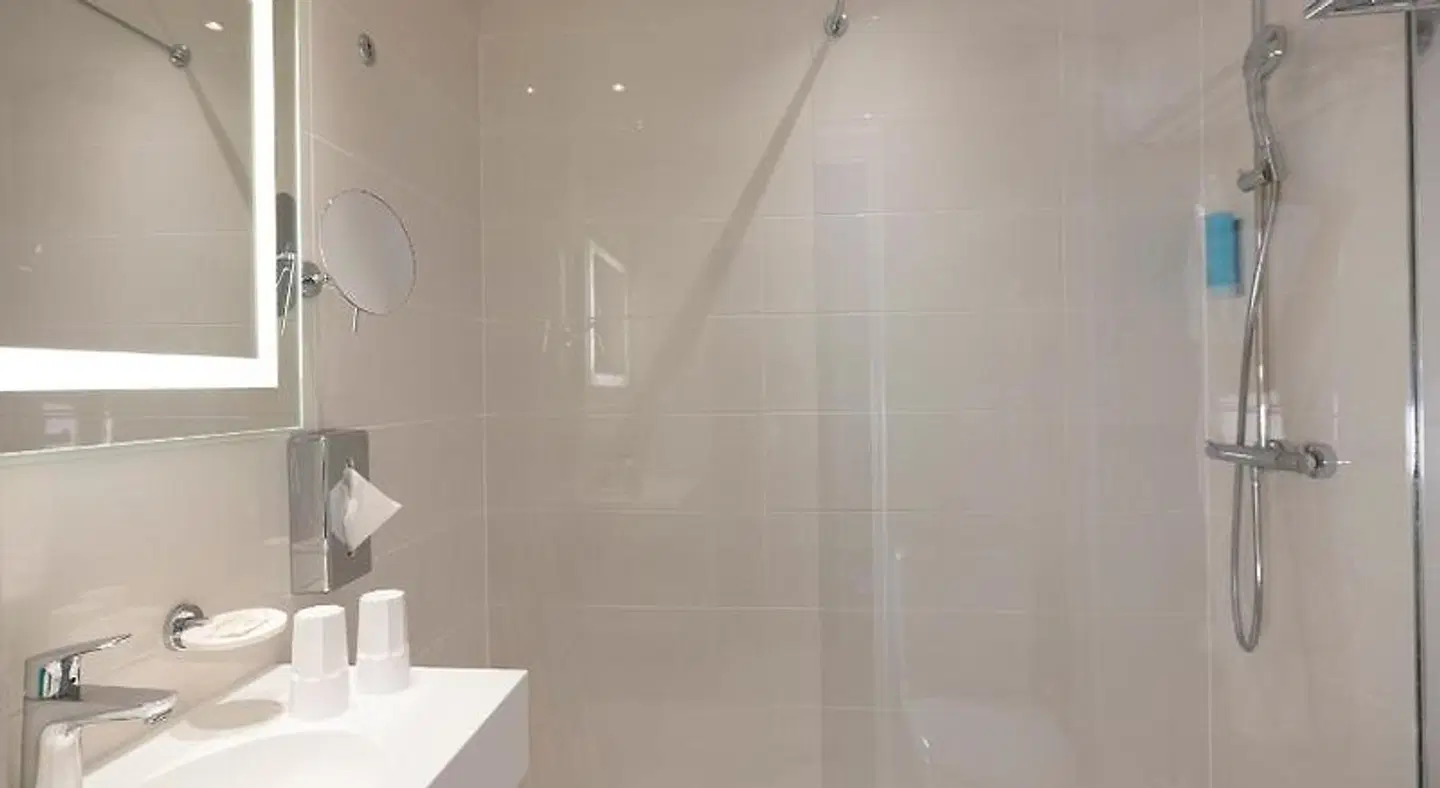 Hotel 64 Nice Badezimmer