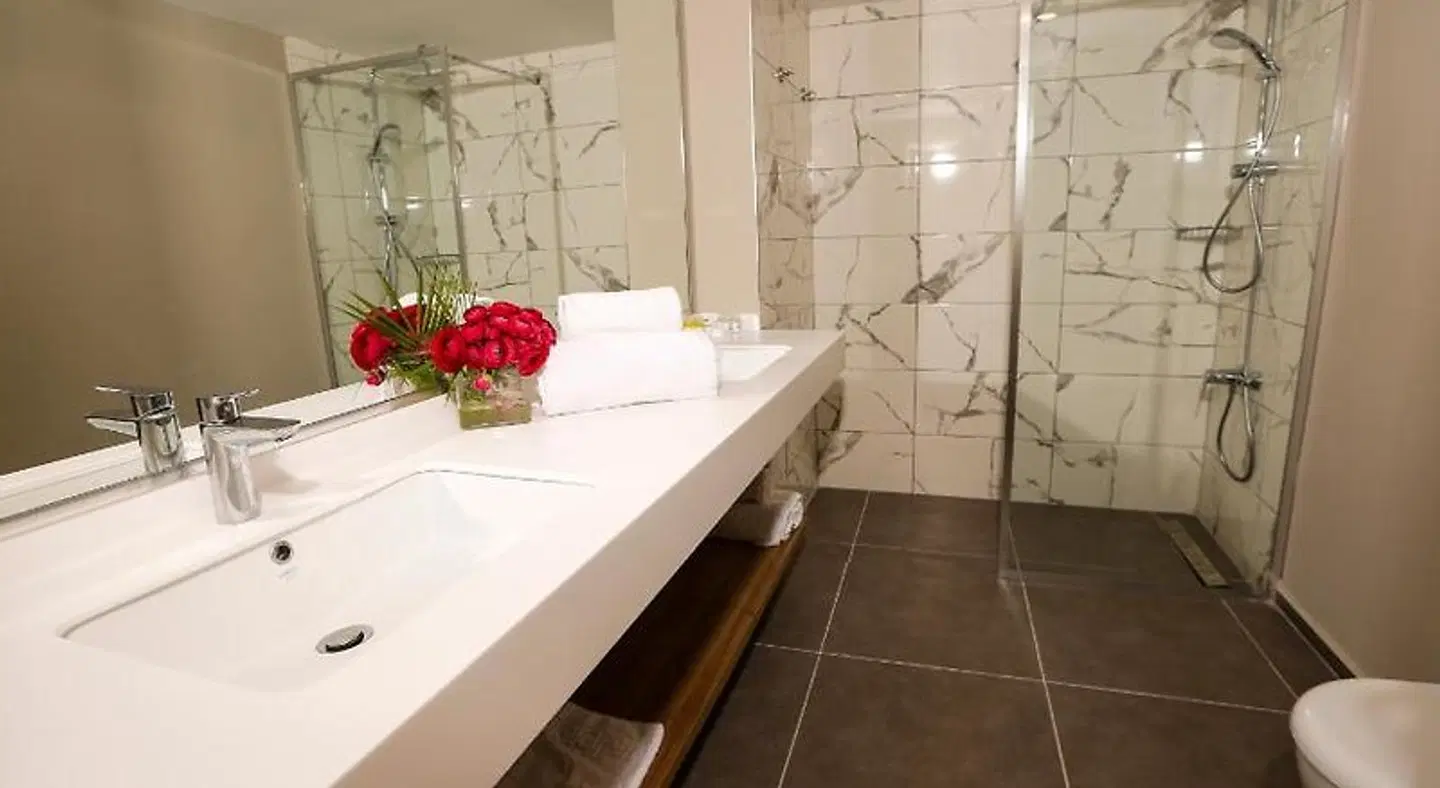 Fortezza Beach Resort Hotel Badezimmer