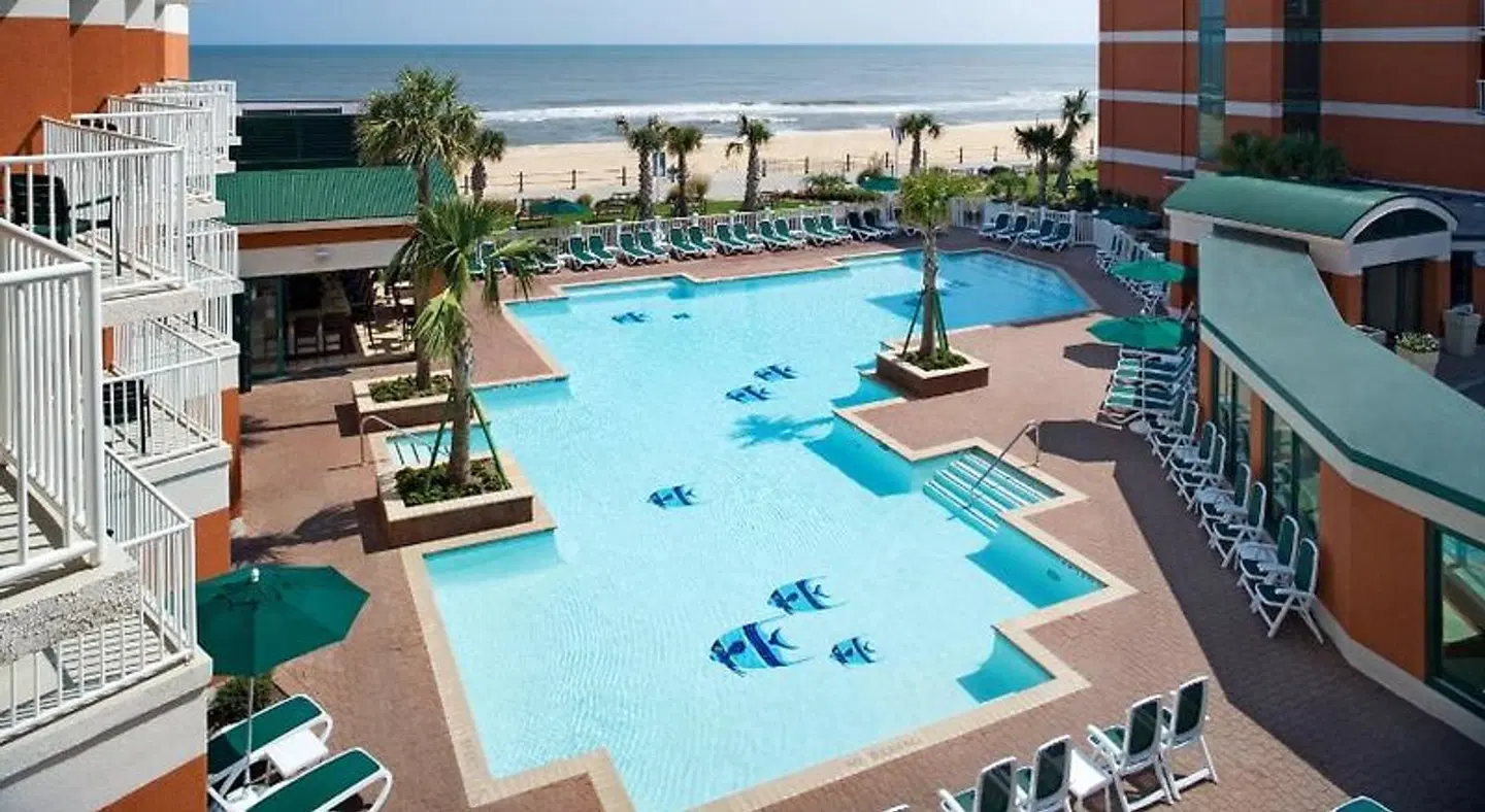 Holiday Inn & Suites Virginia Beach - North Beach by IHG OUTDOOR_POOL