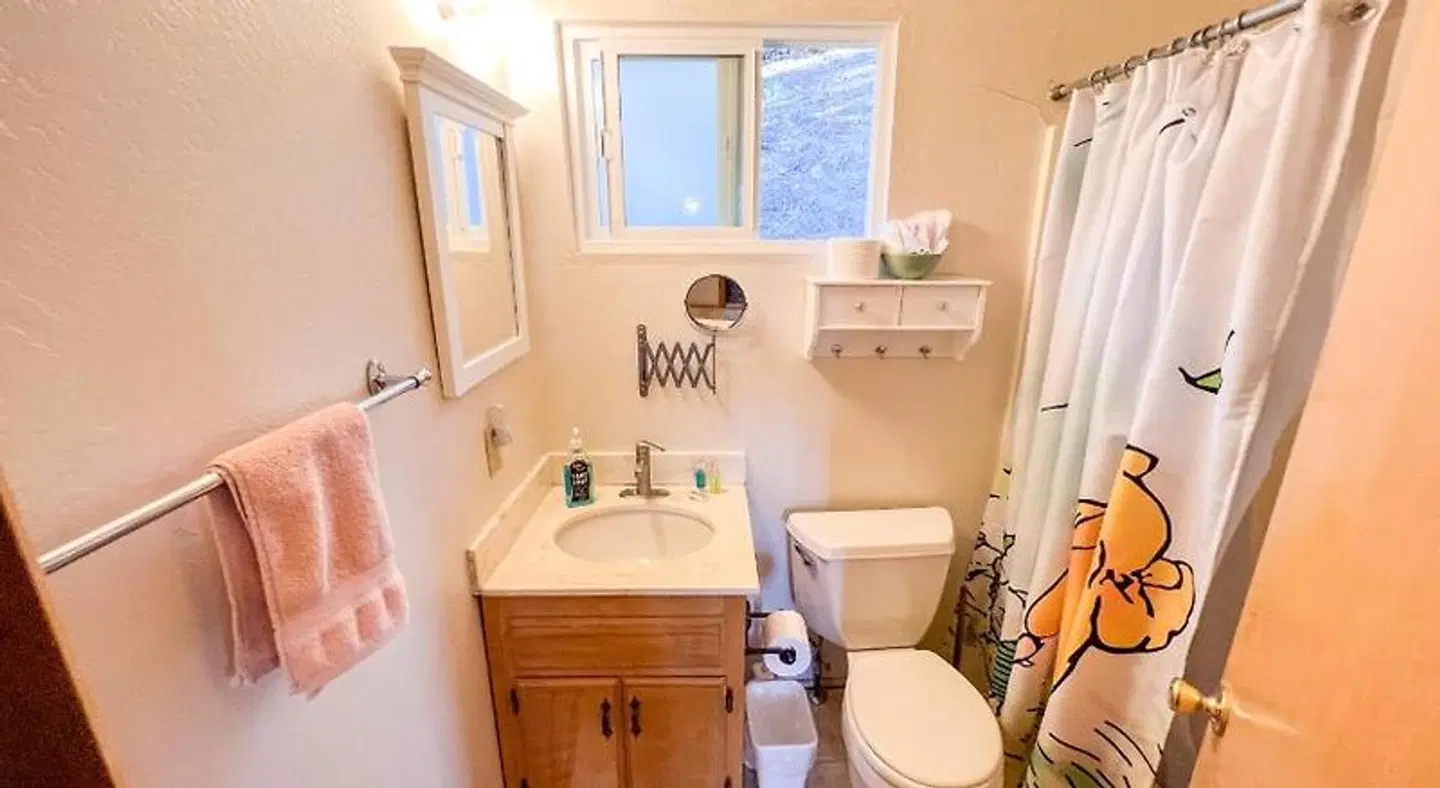 ITH Big Bear Mountain Adventure Lodge Badezimmer