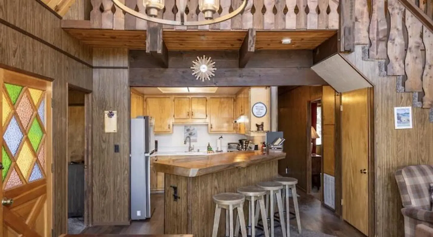 ITH Big Bear Mountain Adventure Lodge Bar