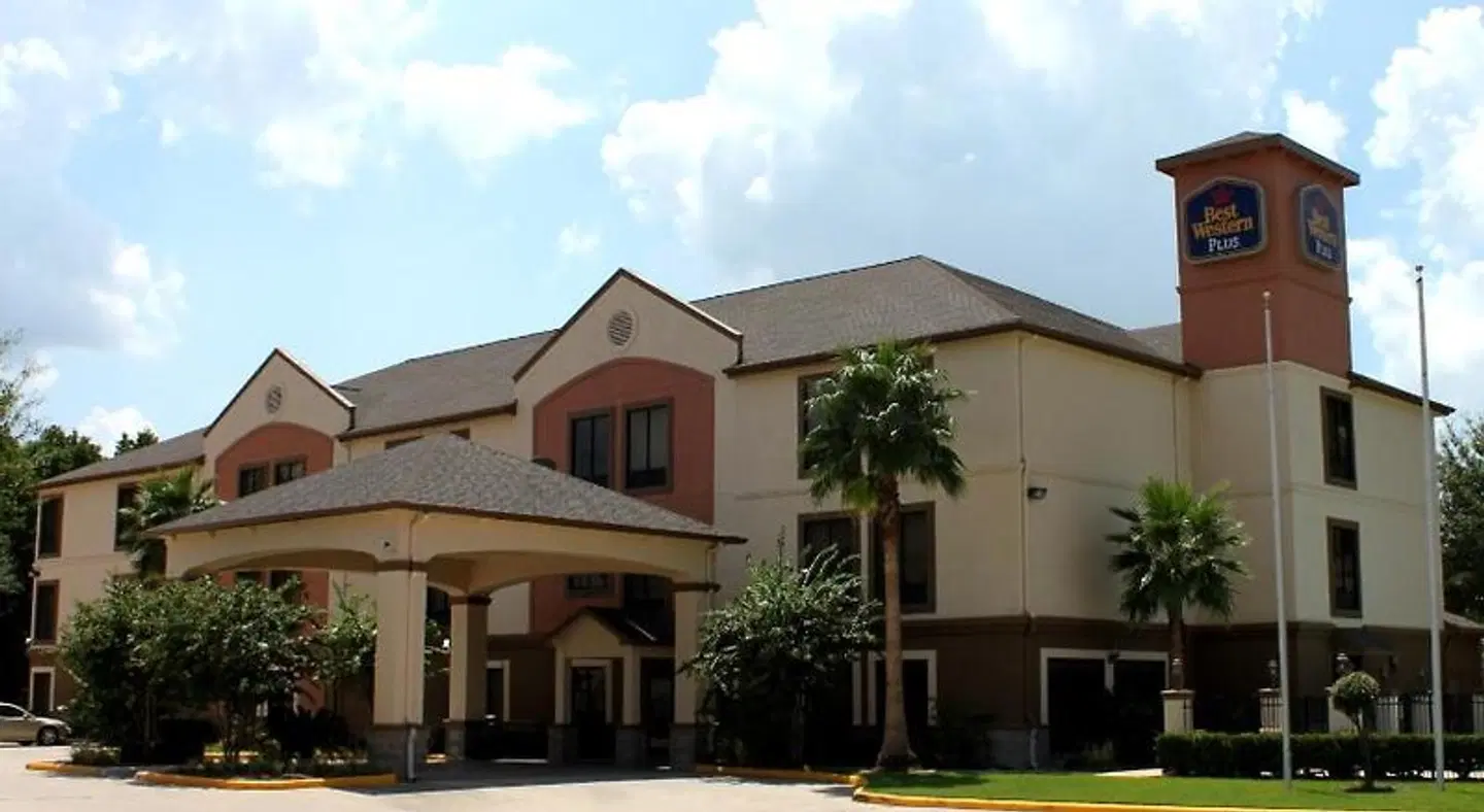 Best Western Plus North Houston Inn & Suites EXTERIOR