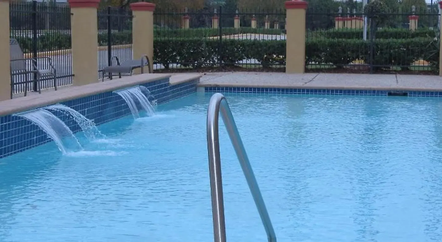 Best Western Plus North Houston Inn & Suites OUTDOOR_POOL