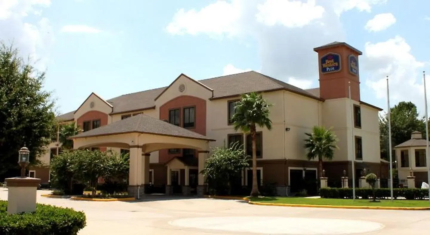 Best Western Plus North Houston Inn & Suites EXTERIOR