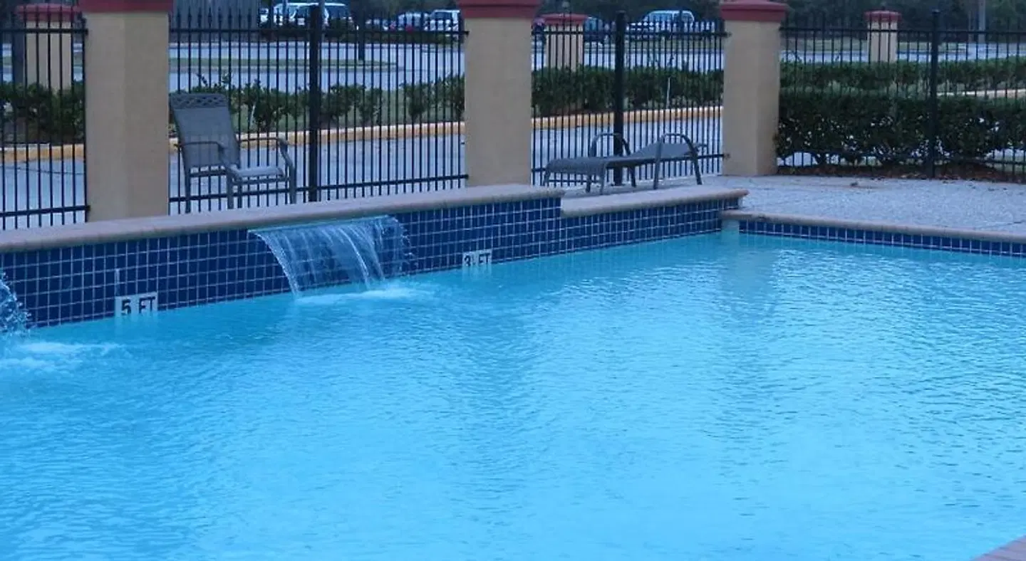 Best Western Plus North Houston Inn & Suites OUTDOOR_POOL