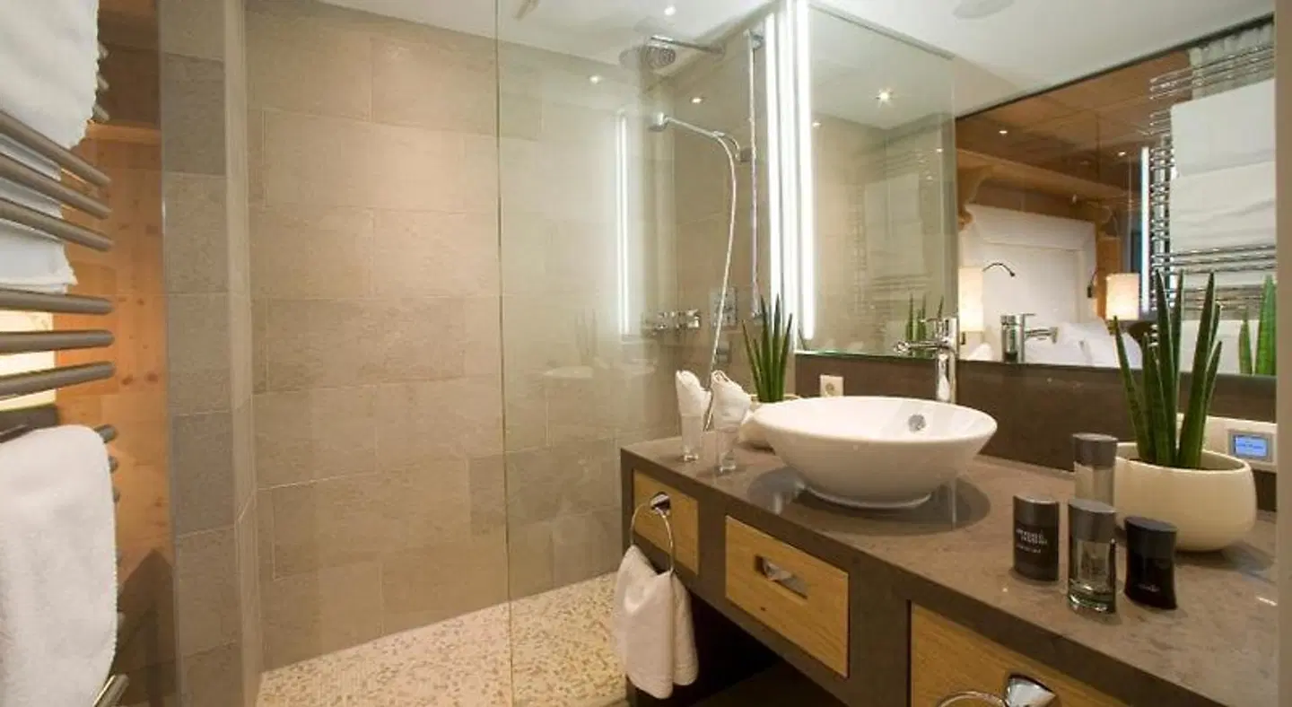 Aktiv- & Wellnesshotel Bergfried Badezimmer