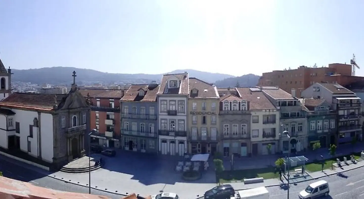 Senhora A Branca EXTERIOR