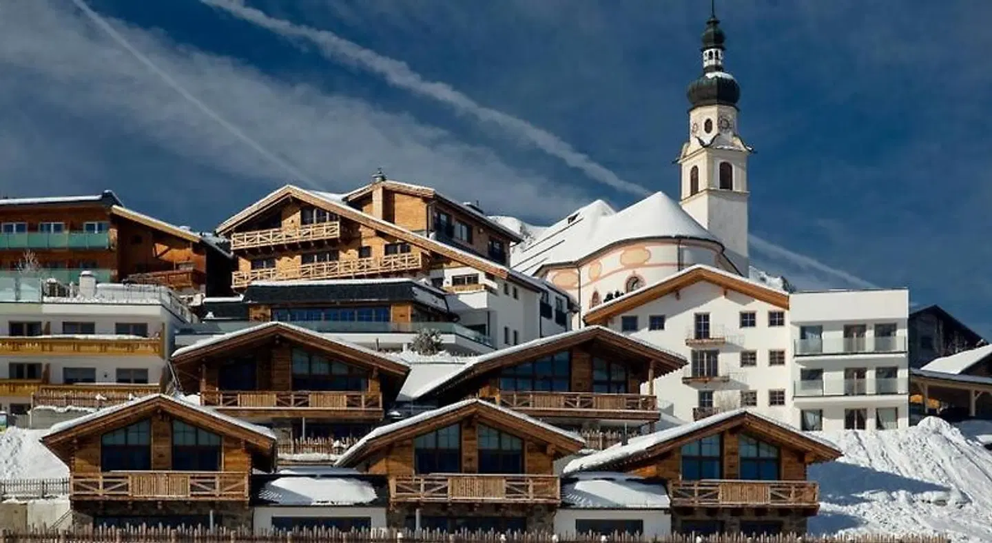 PUR Suites & Chalets EXTERIOR