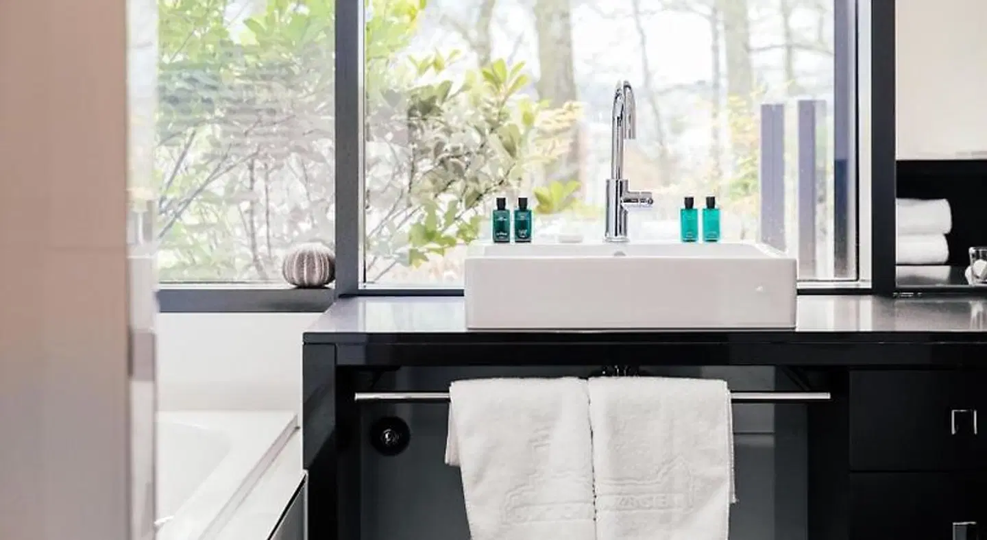 Relais & Châteaux Parkresidenz Schwarzenstein Badezimmer