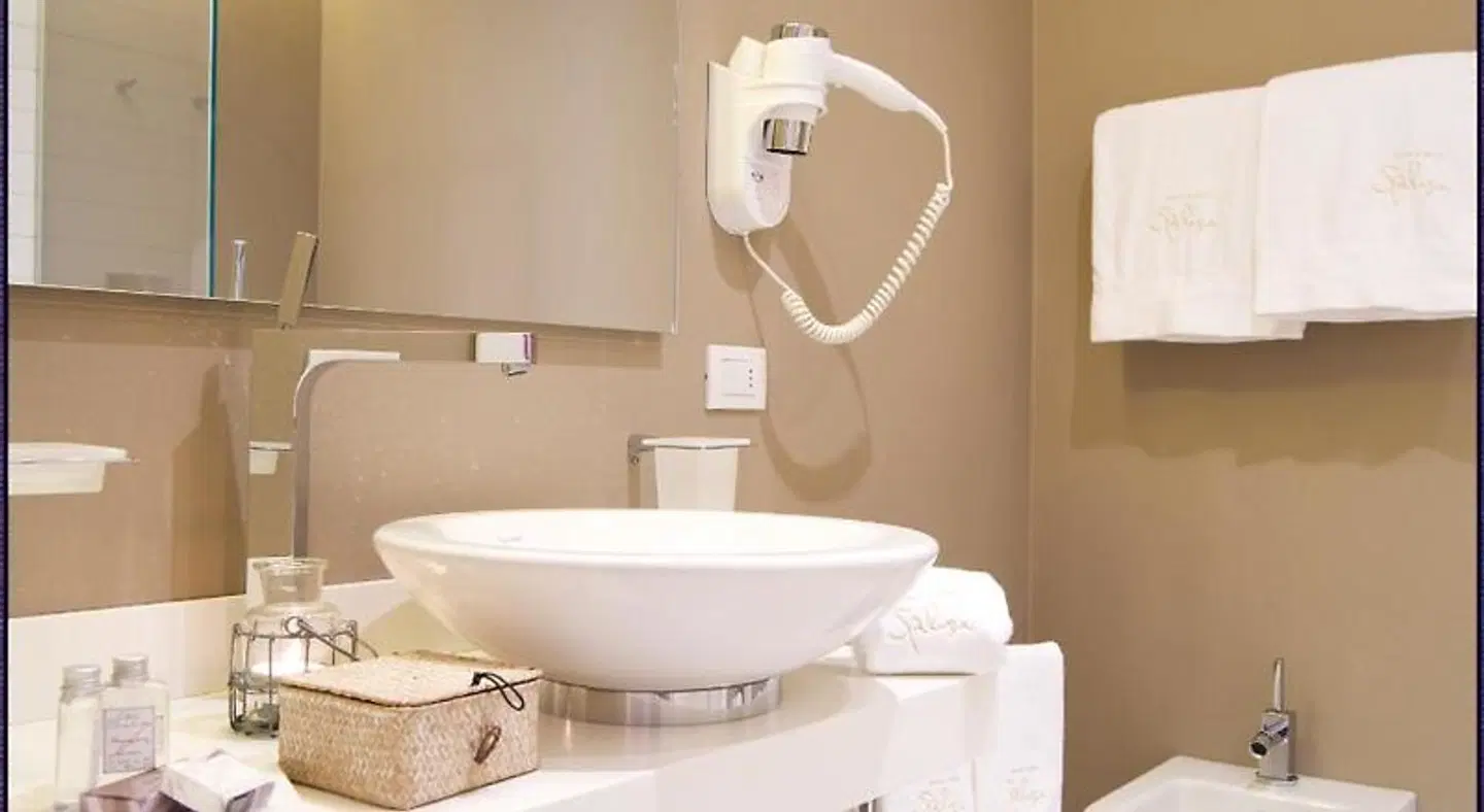 Spluga Sosta & Hotel Badezimmer