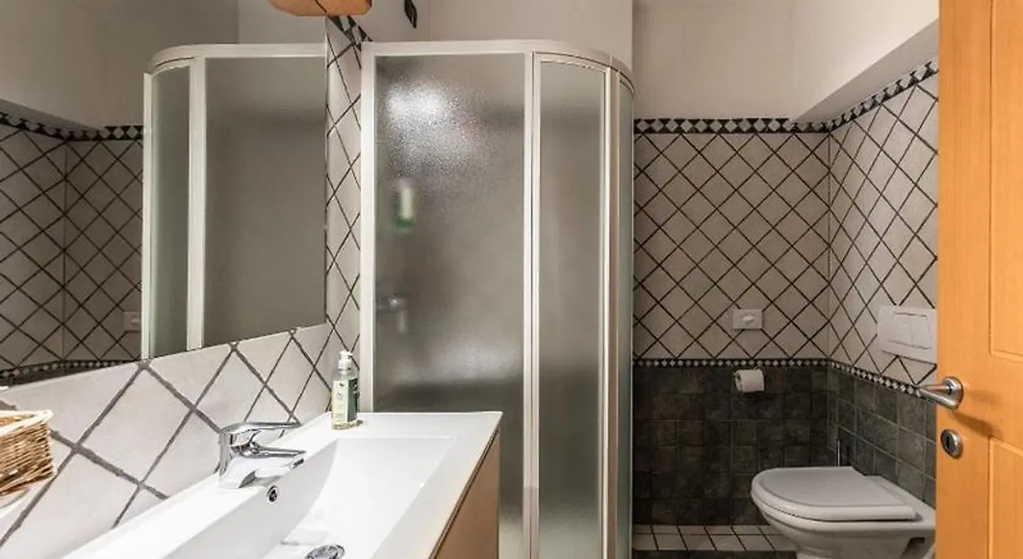Sasso Rosso Badezimmer