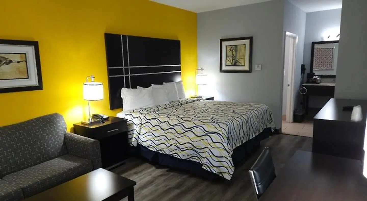 Executive Inn and Suites Tyler ROOM_EXAMPLE