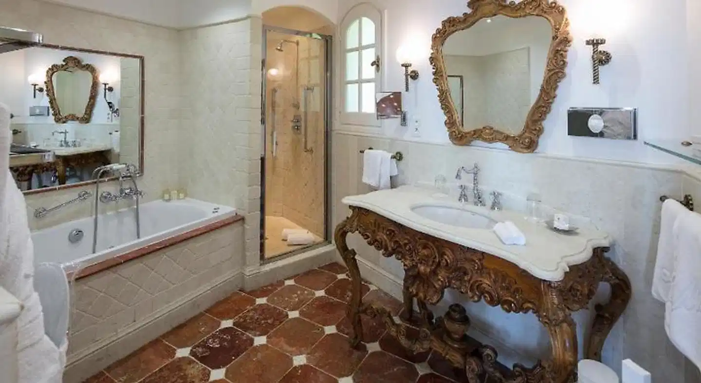 Hotel Le Maquis Badezimmer