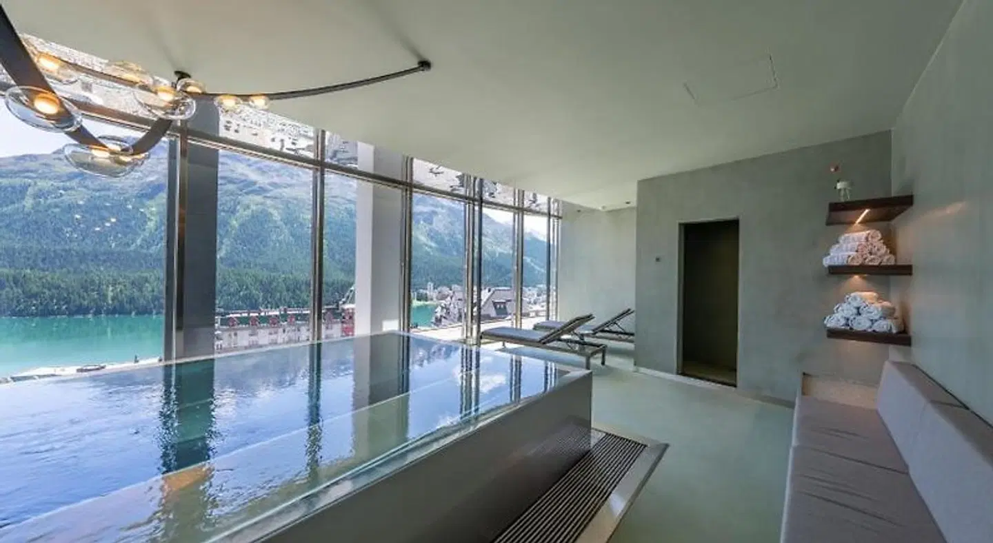Monopol art boutique Hallenbad