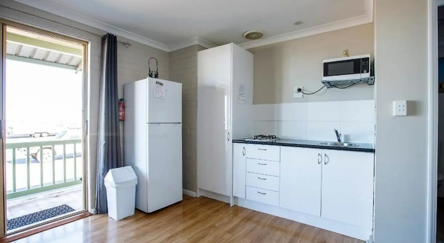 Tradewinds Seafront Apartments Badezimmer