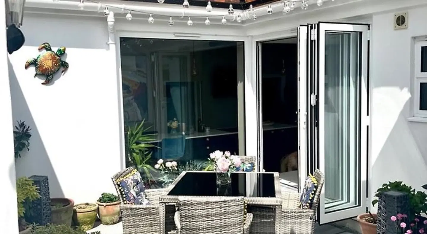 Pear Tree Apartments Restaurant