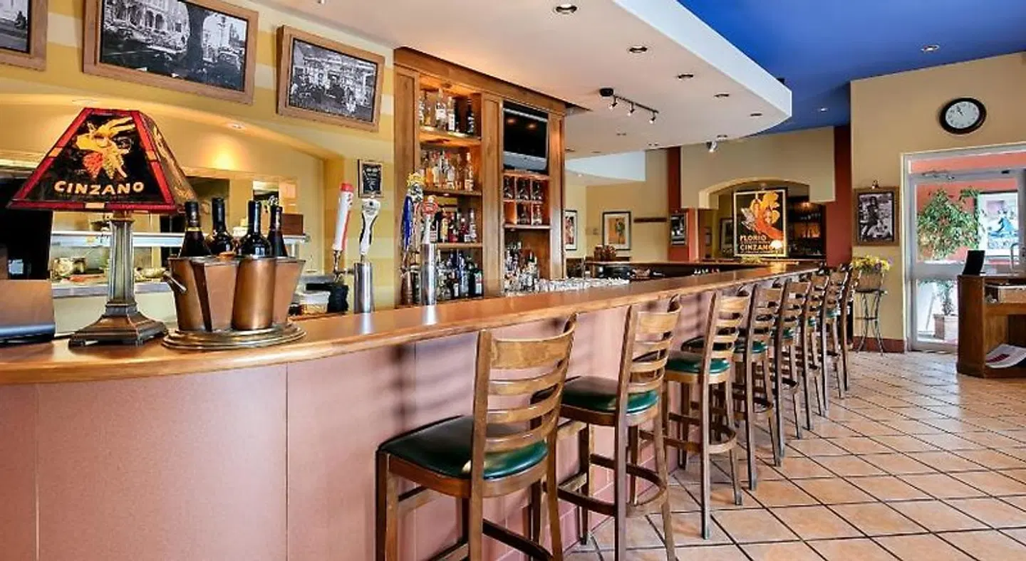 Best Western Plus Stoneridge Inn & Conference Centre London Ontario Bar