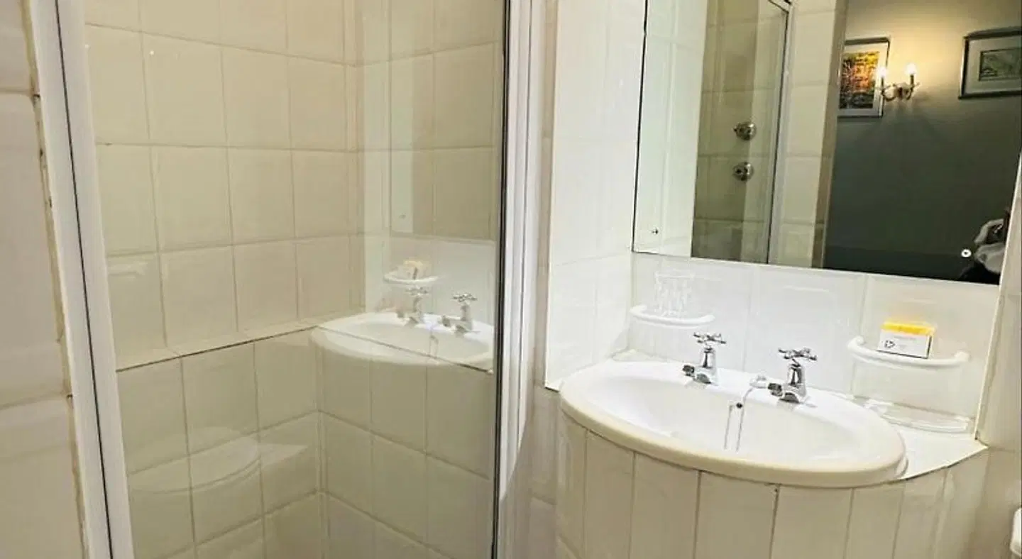 Ashby Manor Guest House Badezimmer