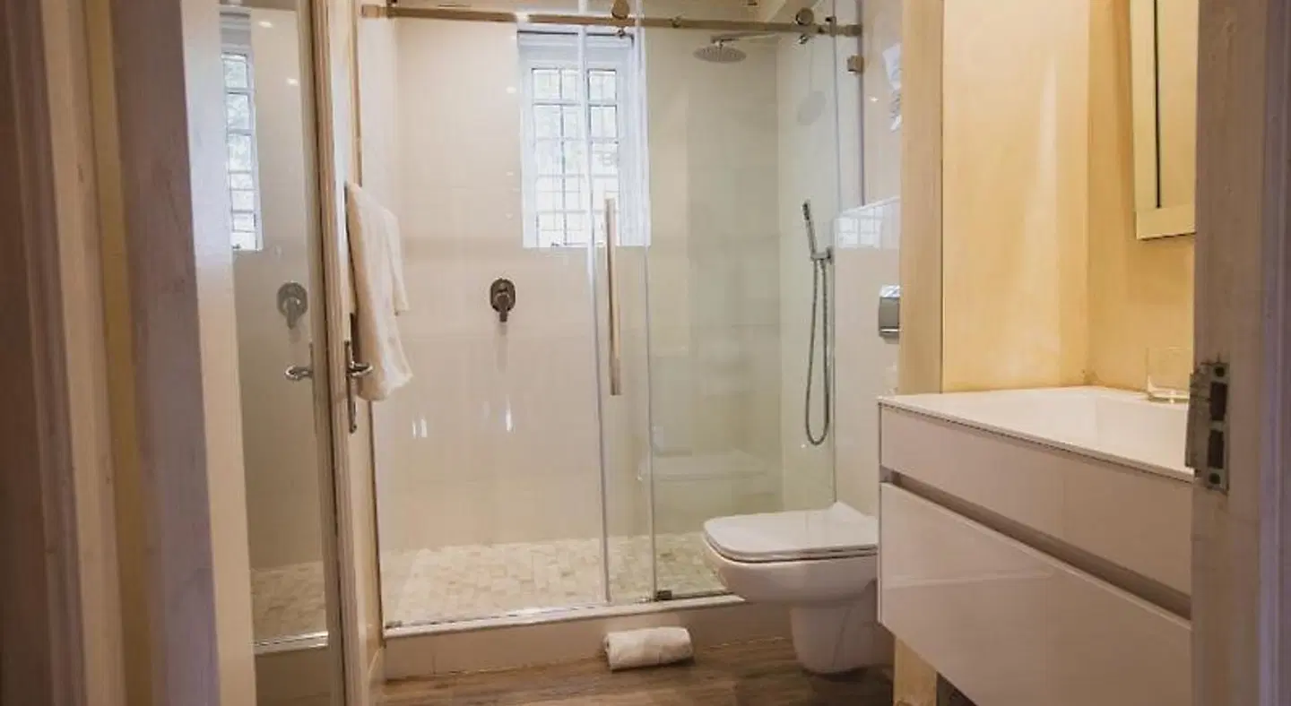 Ashby Manor Guest House Badezimmer