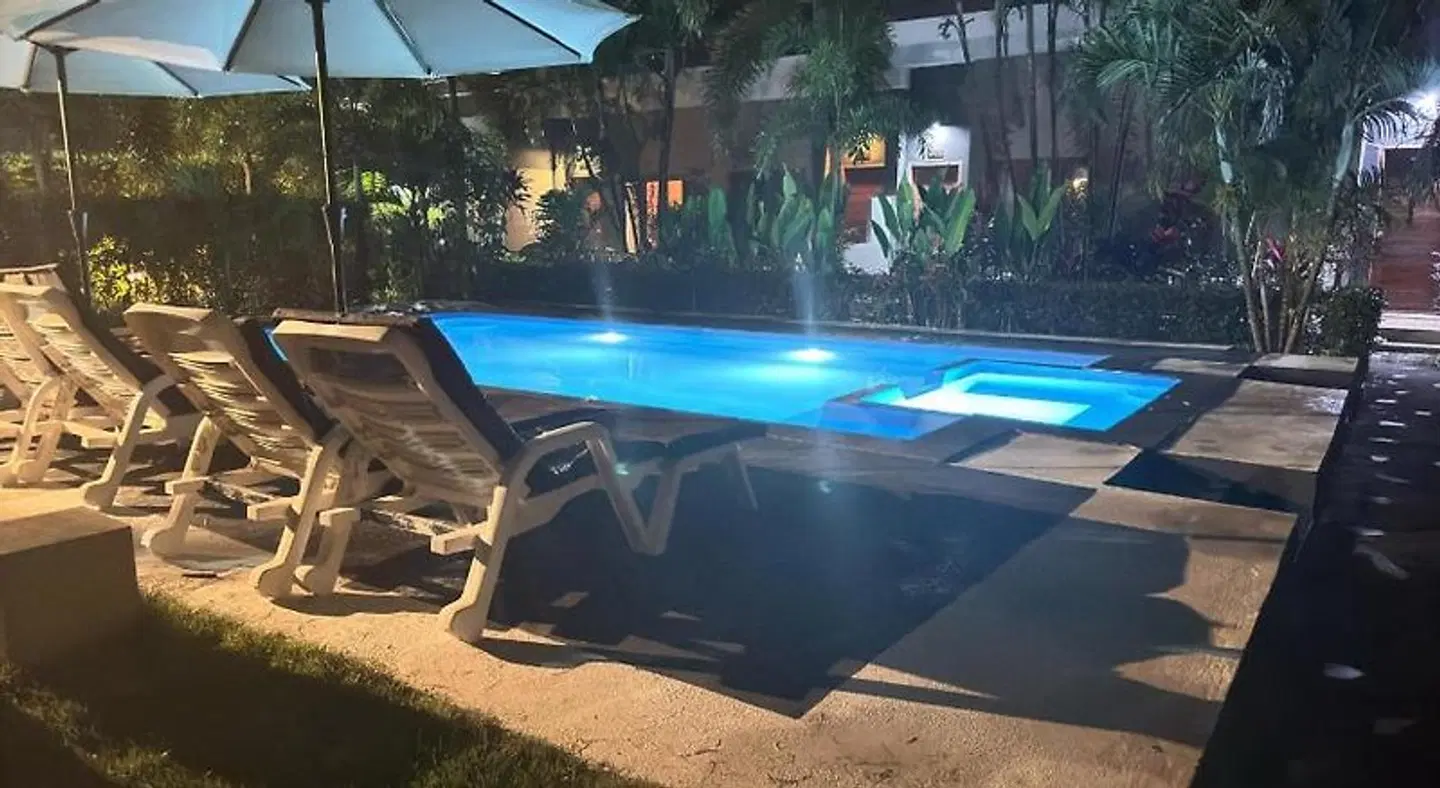 Andawa Lanta Resort Hallenbad