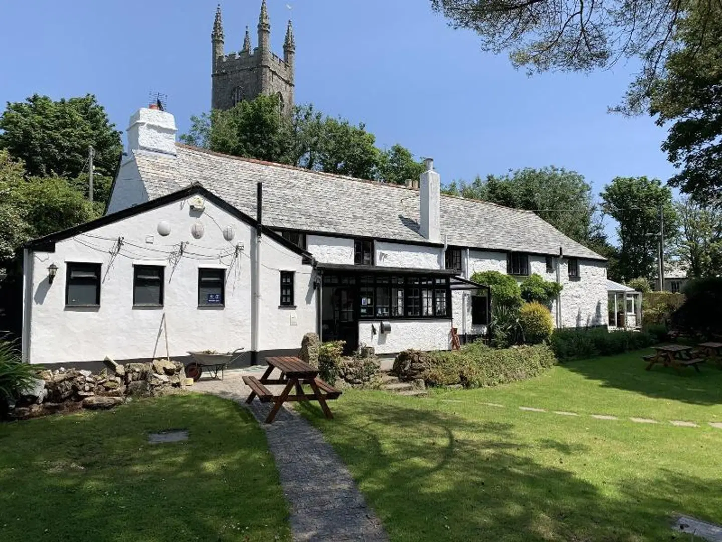 The Crown Inn EXTERIOR