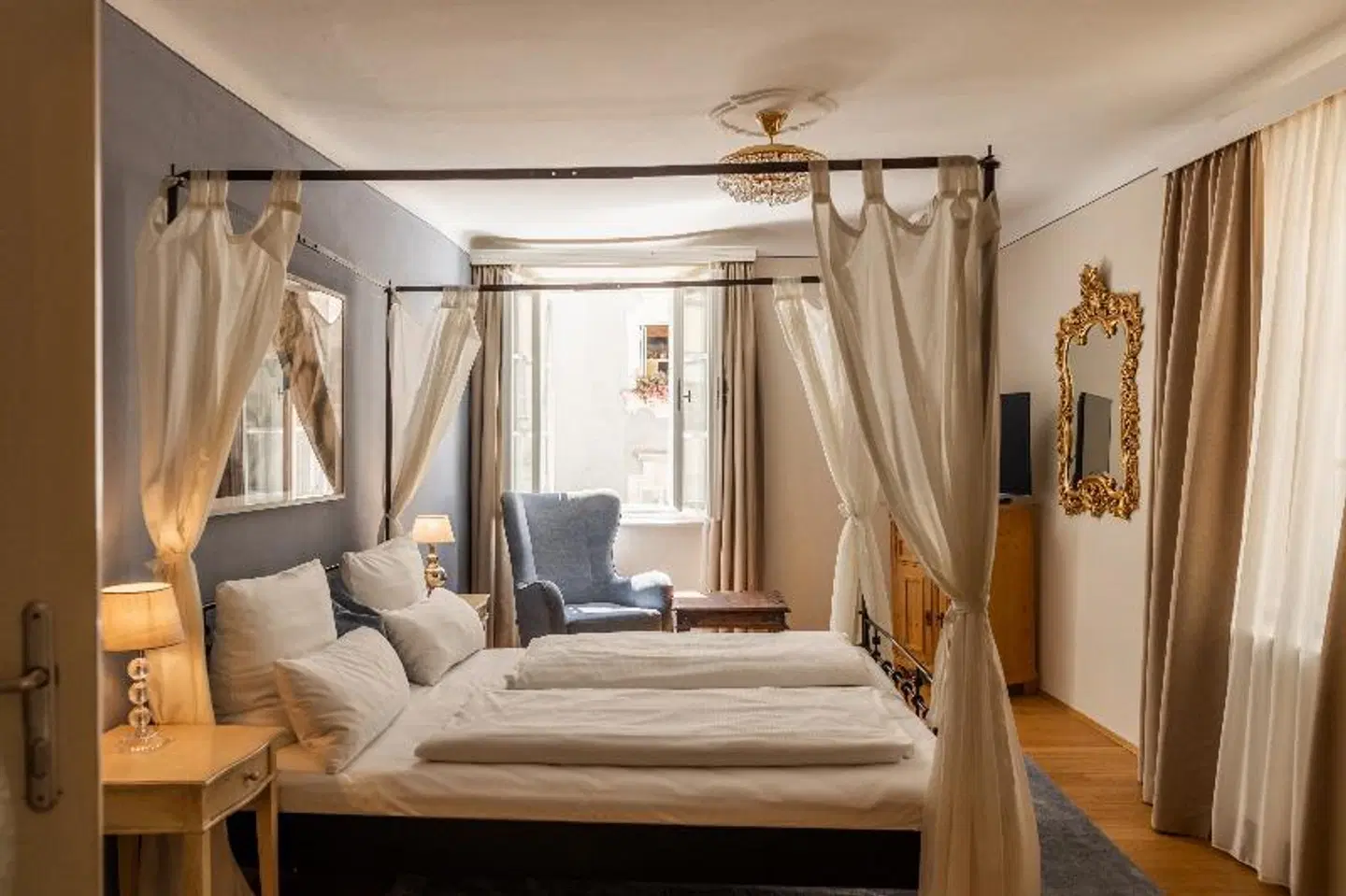 Amadeus ROOM_EXAMPLE