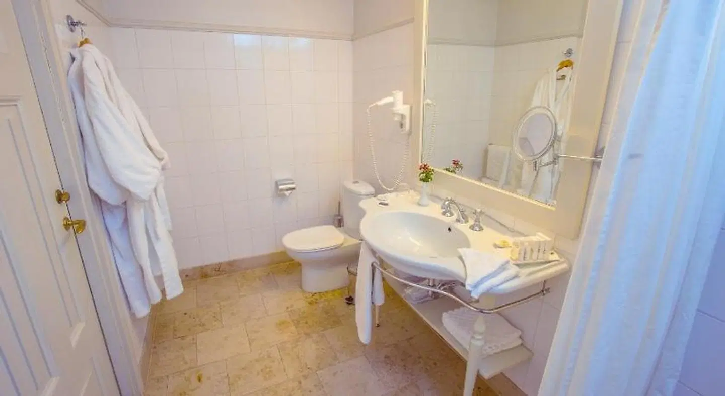 Ammende Villa Hotel & Restaurant Badezimmer
