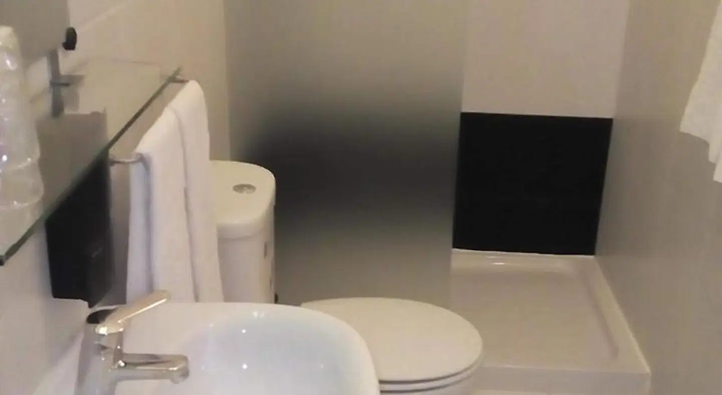 EvoraInn Badezimmer