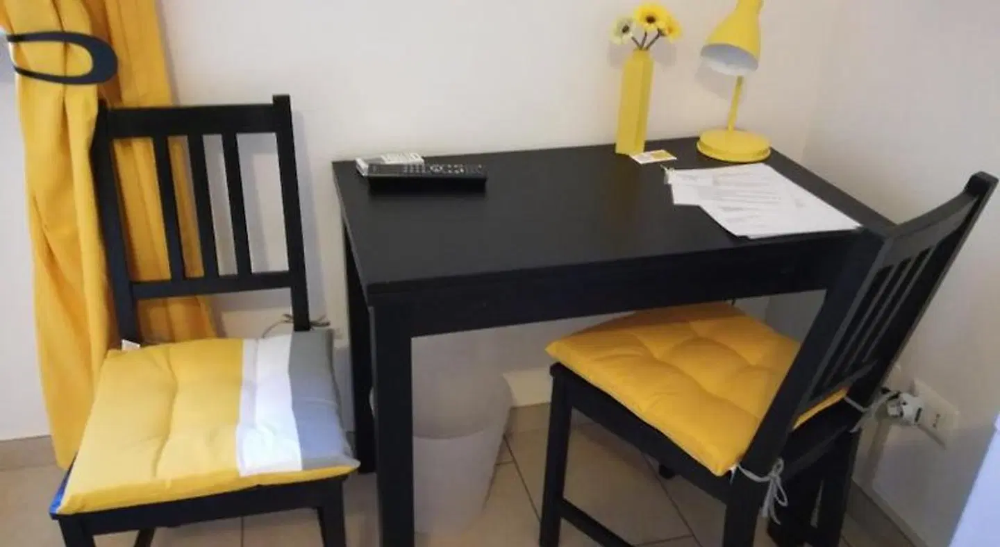 The Yellow House ROOM_EXAMPLE